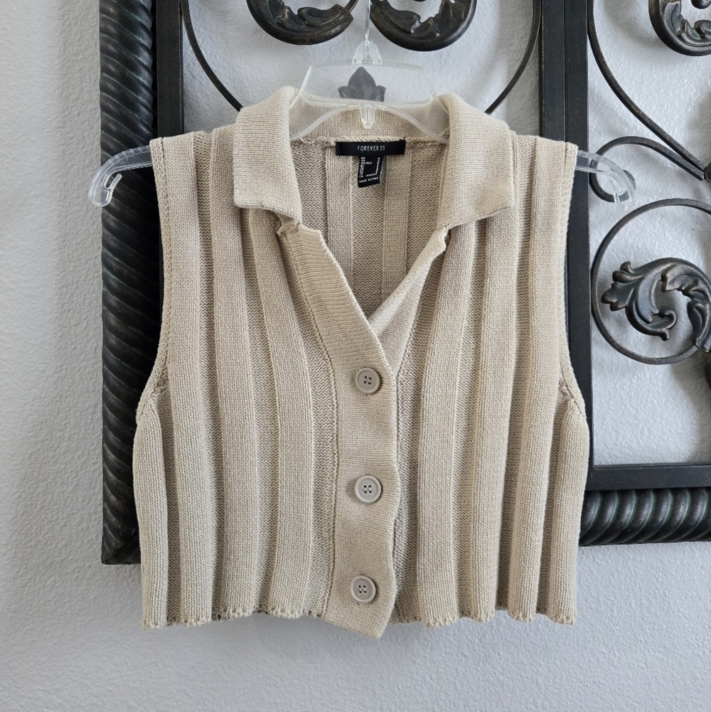 Forever 21 Sleeveless Beige Knit Button-Up Crop Top